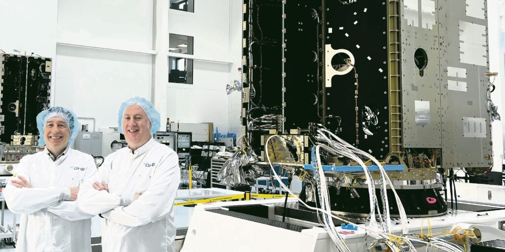 CO2M-Satellit im Reinraum
