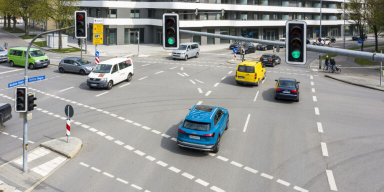 Audi vernetzt sich in Ingolstadt und Düsseldorf mit Ampeln