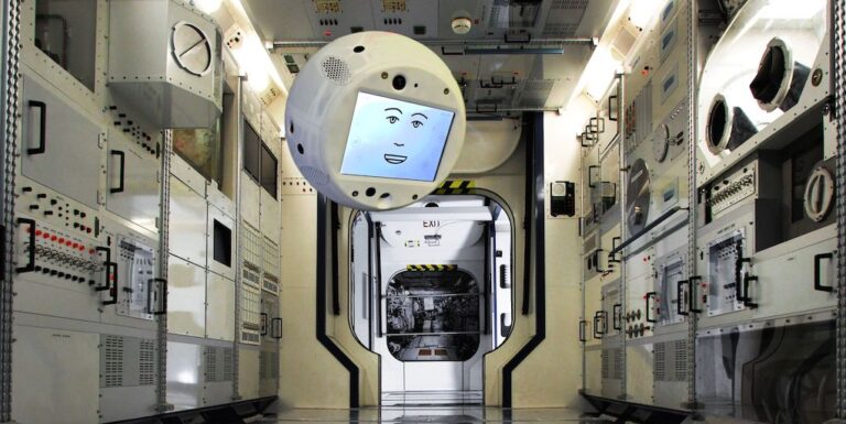 Roboter Cimon fliegt mit Alexander Gerst zur ISS