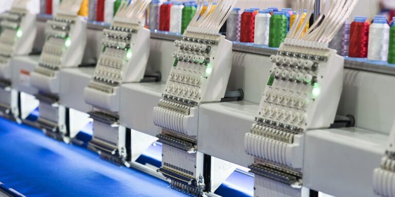 Innovative Flat-to-shape-Technik: Nähmaschine statt 3D-Drucker