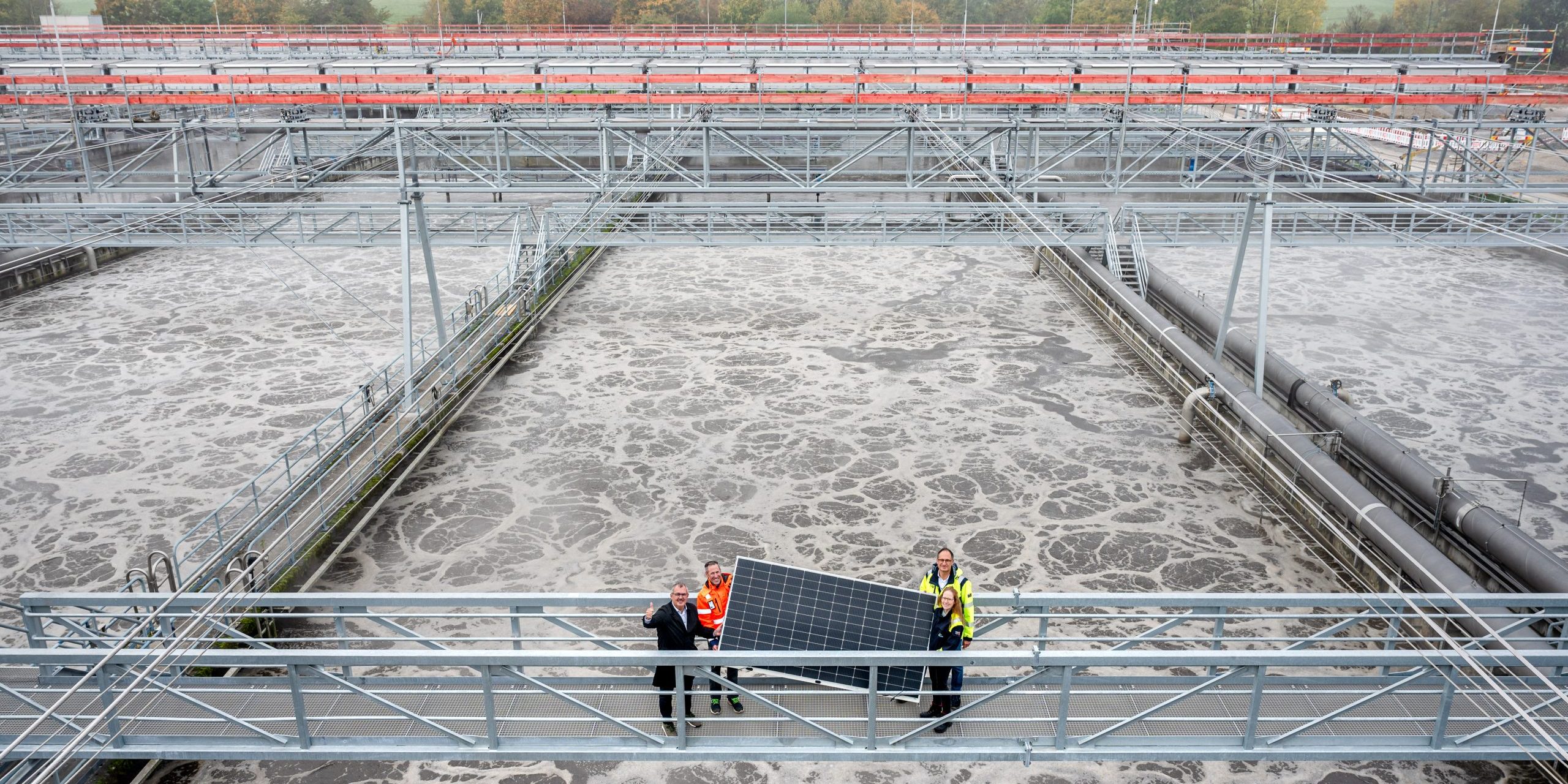 Stuttgart baut Deutschlands größtes Solarfaltdach – es lässt sich bei Unwetter einfahren