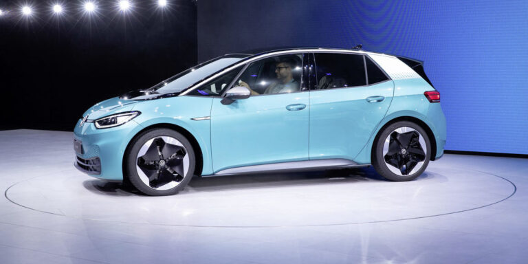 VW ID.3 feiert Premiere: Wie Mitarbeiter dank Robotics neue Modelle schaffen