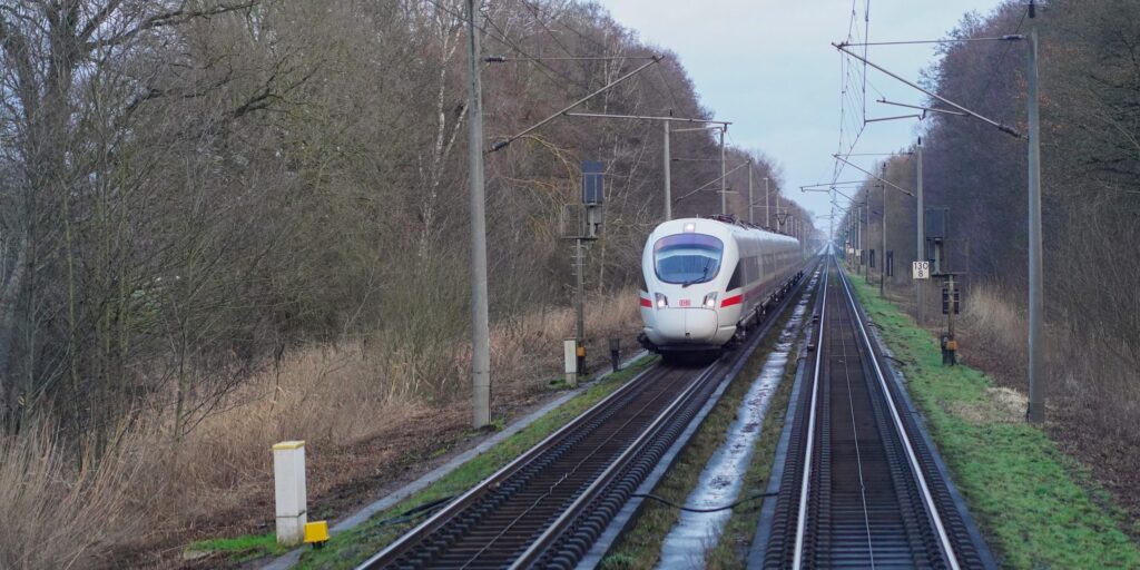Zug auf Strecke Hamburg Berlin