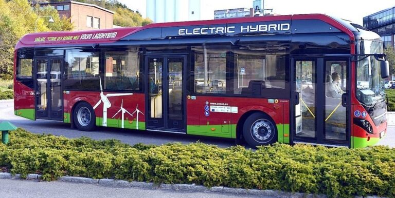 Hamburg schickt Elektro-Hybridbusse auf die Straße