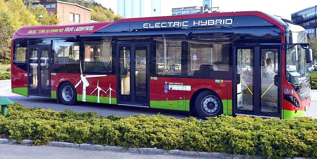 Hamburg schickt Elektro-Hybridbusse auf die Straße