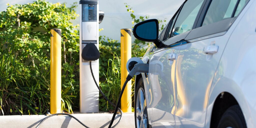 Elektroauto an Ladestation