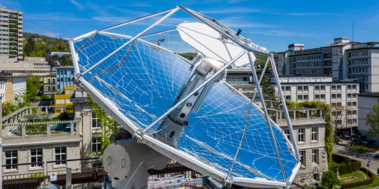 Umweltfreundlicher Flüssigtreibstoff aus Sonnenlicht und Luft