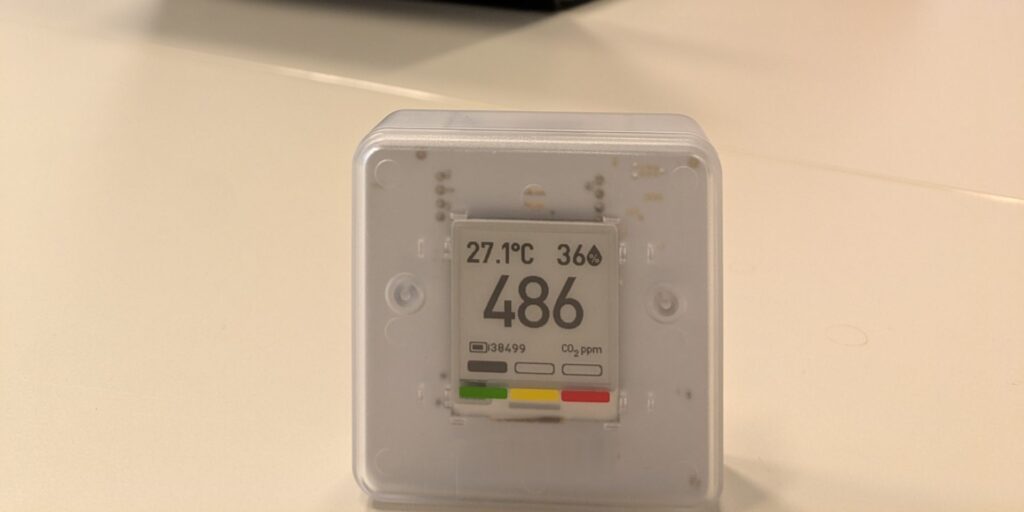 Wie Temperatur, Feuchte und Luftbewegung die Innenraumluftqualität beeinflussen