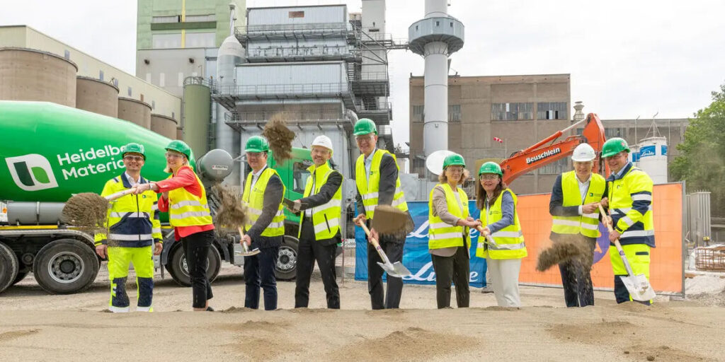 Start der ersten großtechnischen Anlage zur CO<sub>2</sub>-Abscheidung und -Verwertung in der Zementproduktion