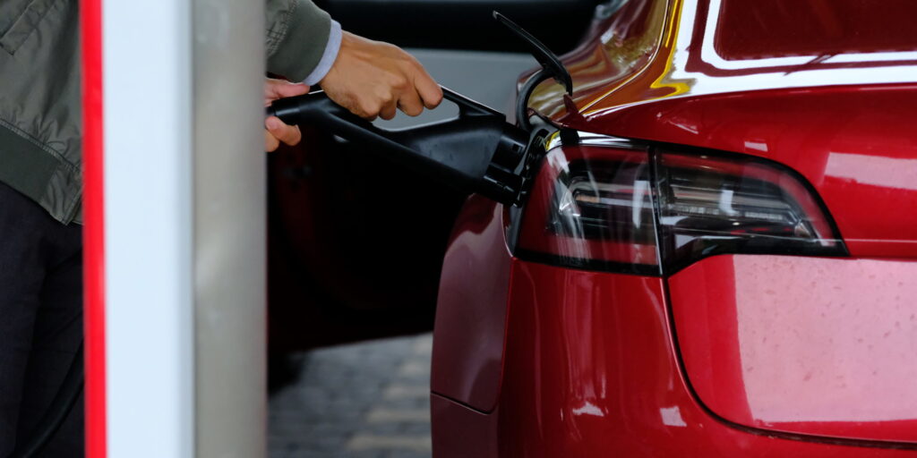 E-Auto: VW hängt erstmals Tesla ab