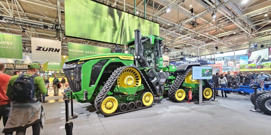 riesiger Traktor