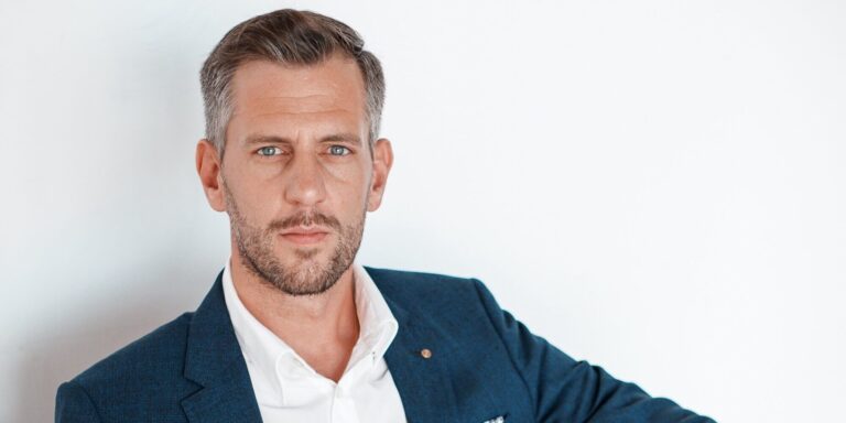 Experte warnt: Diese Anzeichen entlarven toxische Chefs sofort!