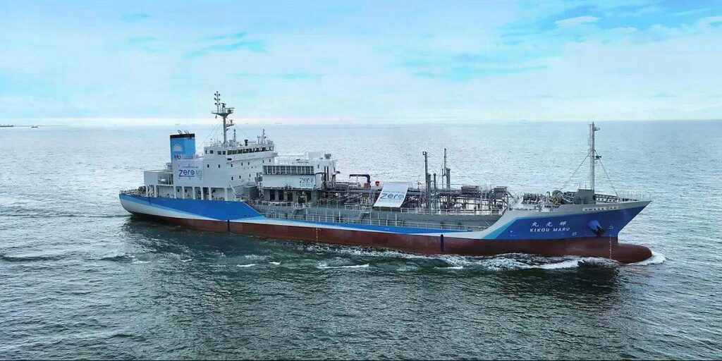 Tanker in Fahrt auf See