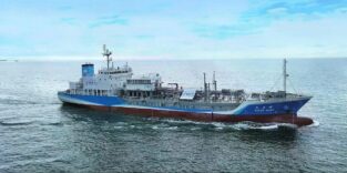 Tanker in Fahrt auf See