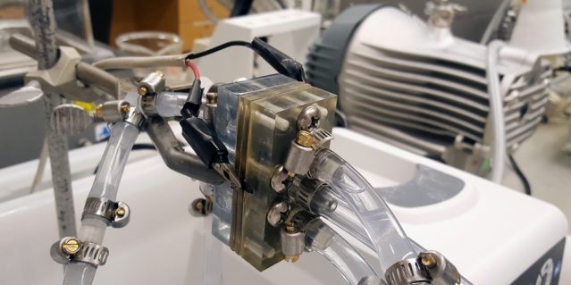 Langlebige Metall-Luft-Batterien: Konkurrenz für Lithium-Akkus?