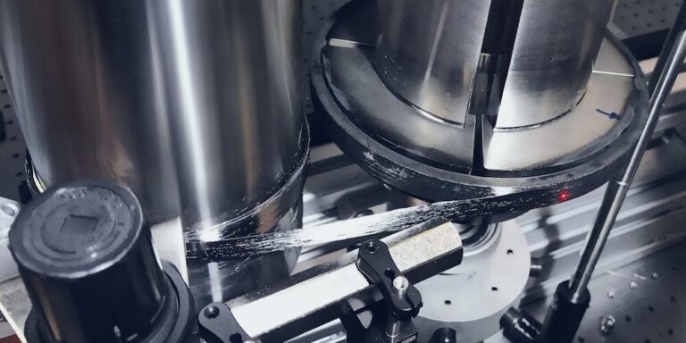 Hochleistungslaser macht aus recycelten Carbonfasern Top-Werkstoffe