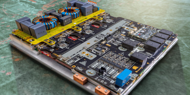 Neuer On-Board-Charger als Schlüssel zum universellen Laden
