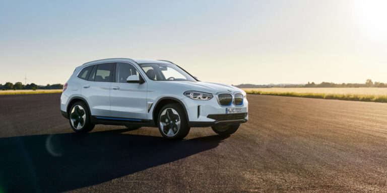 BMW iX3: Autobauer stellt rein elektrische SAV vor – und macht überraschende Ankündigung