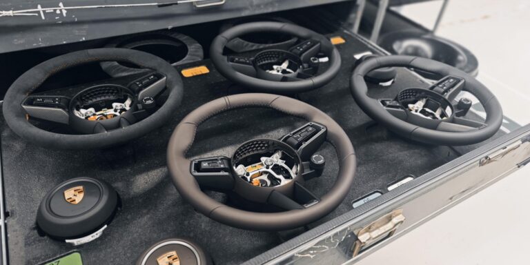 Chemisches Recycling: Porsche fertigt Lenkräder aus Abfall