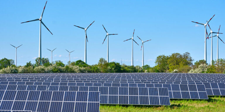 Starke Windkraft: Rekordanteil der Erneuerbaren am Strommix