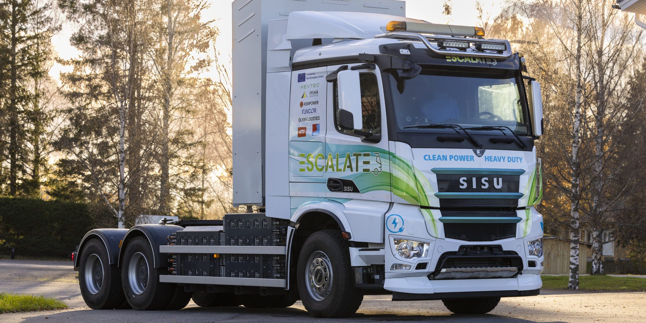 Batterie plus Brennstoffzelle: 68-Tonnen-Lkw startet Härtetest in Finnland