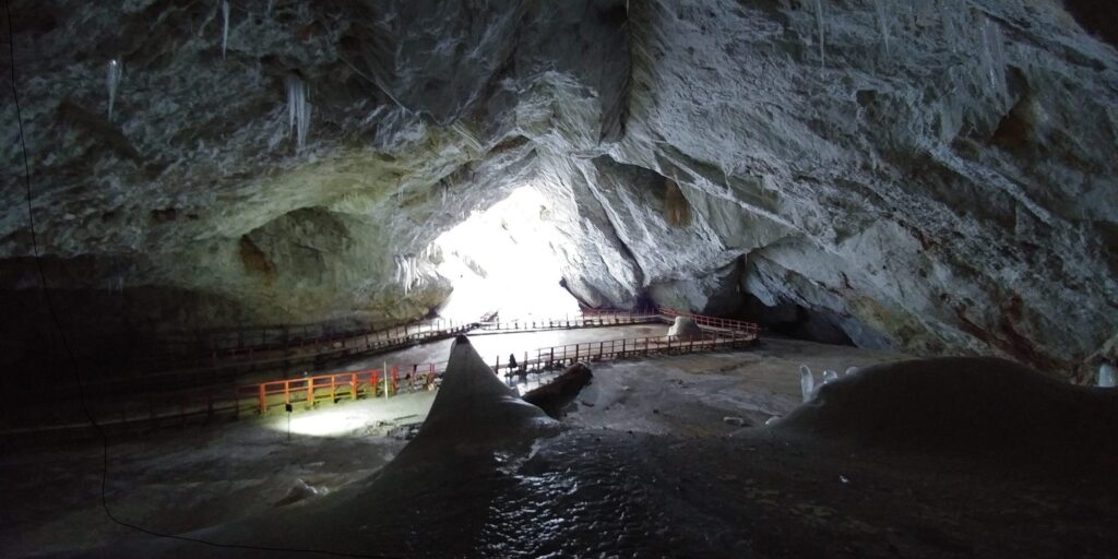 Scărișoara-Höhle in Rumänien