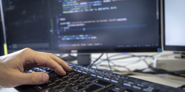 IT-Sicherheitslücke gefunden: Forschende simulieren Angriffe