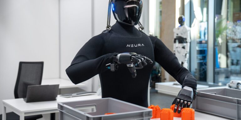 Gamer, Handwerker, Ingenieure: Wer bringt Robotern das Arbeiten bei?