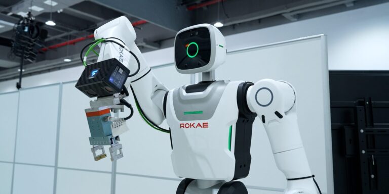 Bei Schaeffler montieren Humanoide, was andere Roboter bewegt