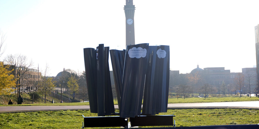 Das „Birmingham Blade“: Neuartiges Windrad von KI entworfen und für eine Stadt optimiert