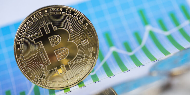 Bitcoin: Krypto-Guru PlanB – Prognose für 2025! Klartext: Wie hoch wird BTC jetzt *mindestens* noch steigen?