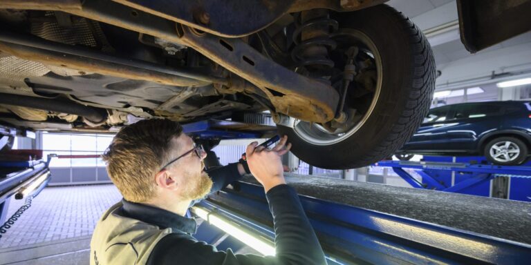 Ältere Autos sollen jährlich zum TÜV