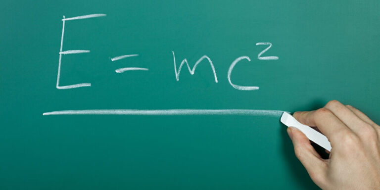 Wie schwer ist Energie? Einstein gibt die Antwort