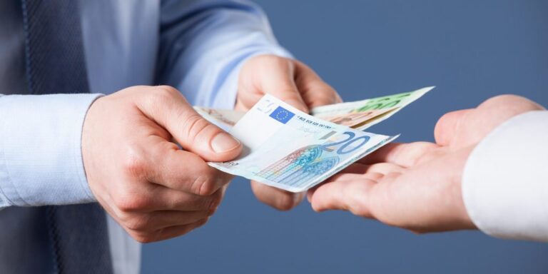 Erste Gehaltserhöhung: So viel ist als Berufsanfänger tatsächlich drin