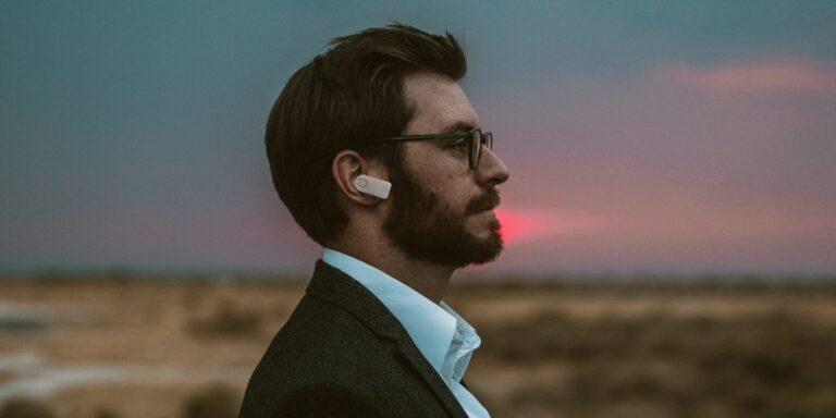 Gesundheitsdaten am Ohr: Smartes Wearable misst in Echtzeit