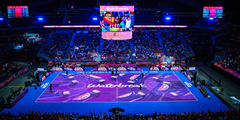 Basketball-Revolution: Hallenboden als riesige LED-Anzeige