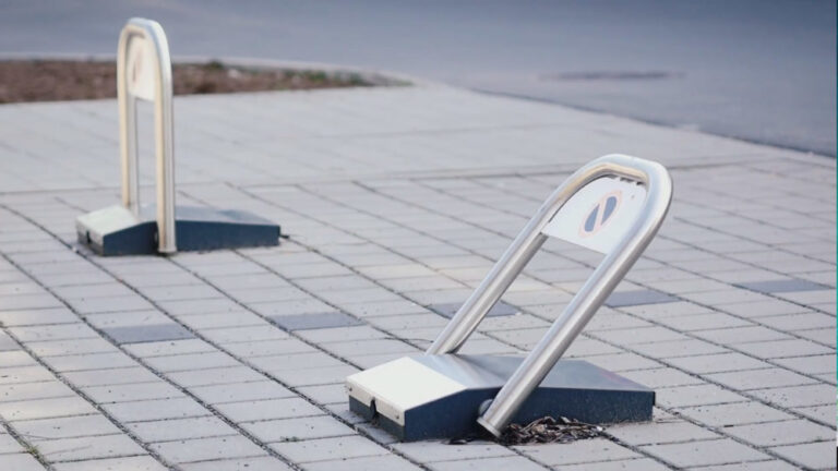 Flexibles Parkplatzmanagement durch intelligente Bügel