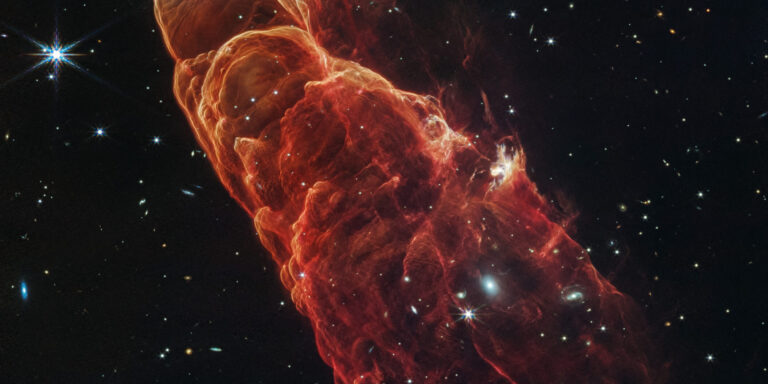 Galaxie statt Gas: Webb entlarvt den „kosmischen Tornado“