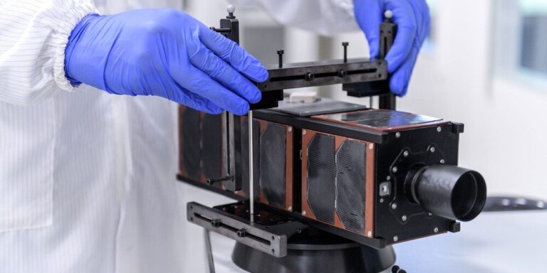 Wenn Schiffe verschwinden: Ein Nanosatellit entlarvt Verbrechen auf hoher See