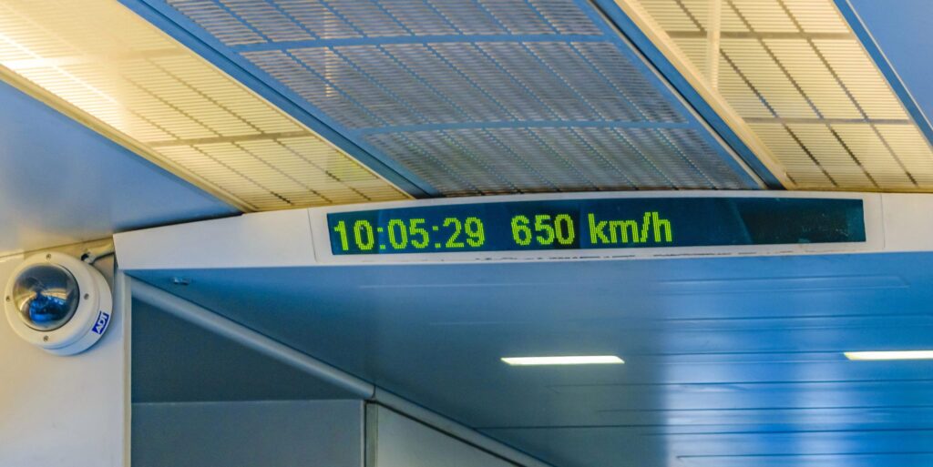 Maglev-Zug fährt 650 km/h