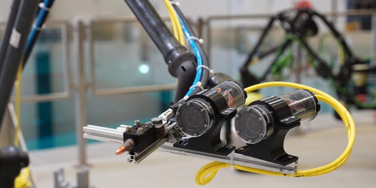 KI-gestützter Unterwasser-Roboter schweißt autonom