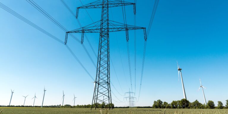 Bundesnetzagentur: Vermiedene Netzentgelte weg, das spart in drei Jahren 1,5 Mrd. €