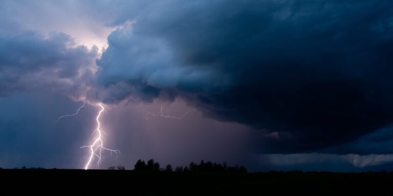 Gewitter verstehen: Wie Blitze entstehen und warum es donnert