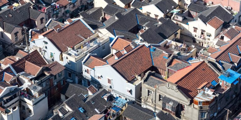 432 Laufroboter tragen 7500-Tonnen-Bauwerk durch Shanghai