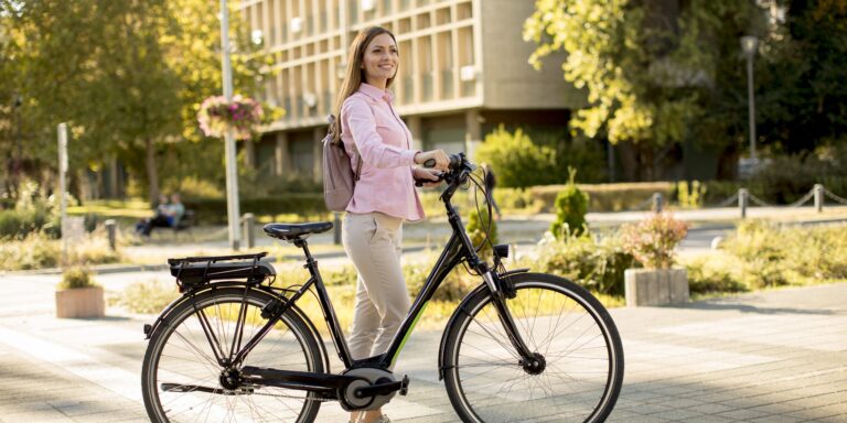 Dienstfahrrad überholt Dienstwagen – bei Stellenanzeigen