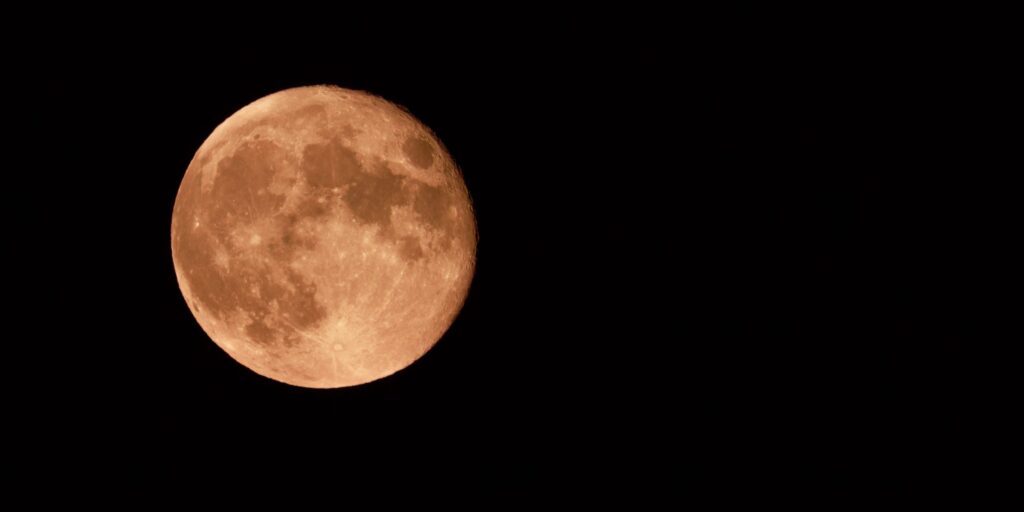 Erdbeermond