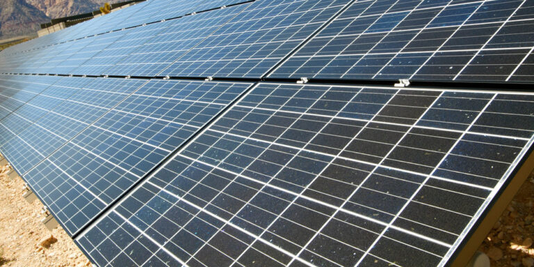 Abu Dhabi startet weltweit größtes Solarprojekt an einem Standort
