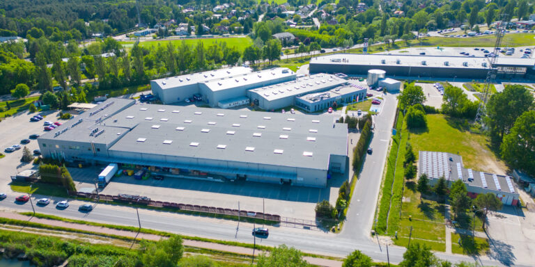 Stromspeicher und E-Trucks: So will Amazon grüner werden