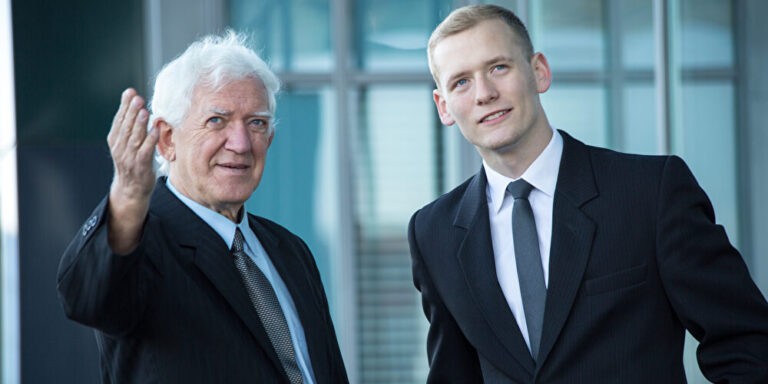 Generation 50+: Wie Arbeitgeber ältere Mitarbeiter halten und fördern können