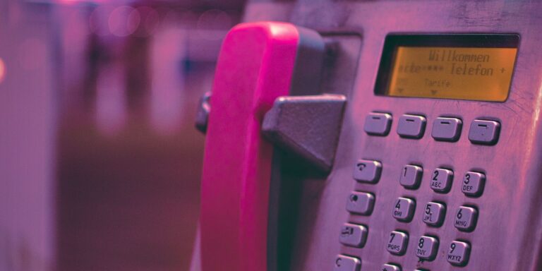 Nicht mehr in Betrieb: Warum stehen viele alte Telefonzellen noch?